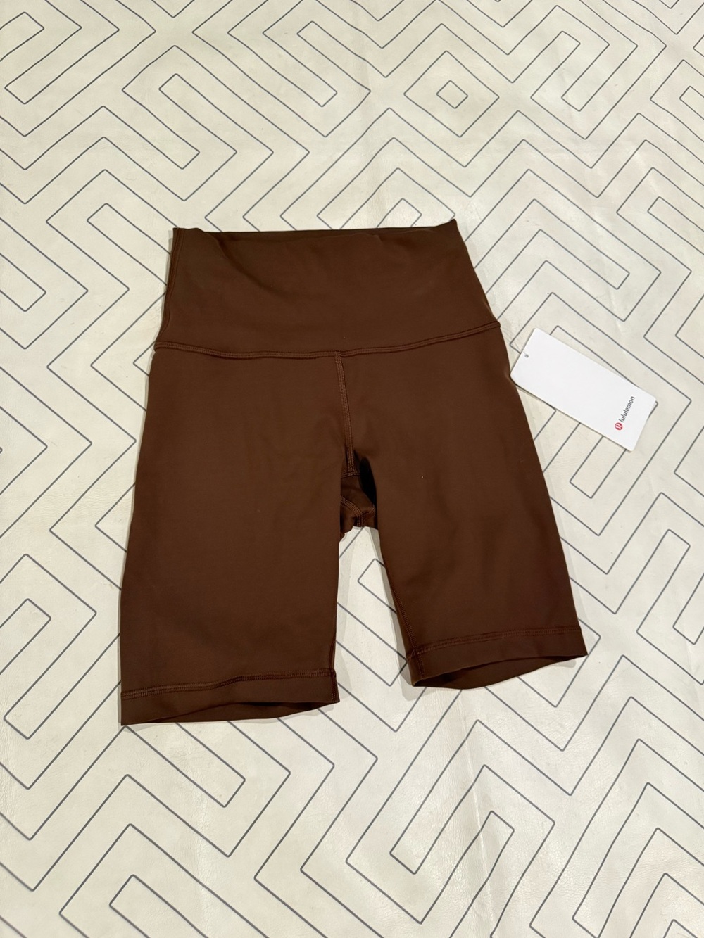 NWT Lululemon Wunder Train HR Short 8"